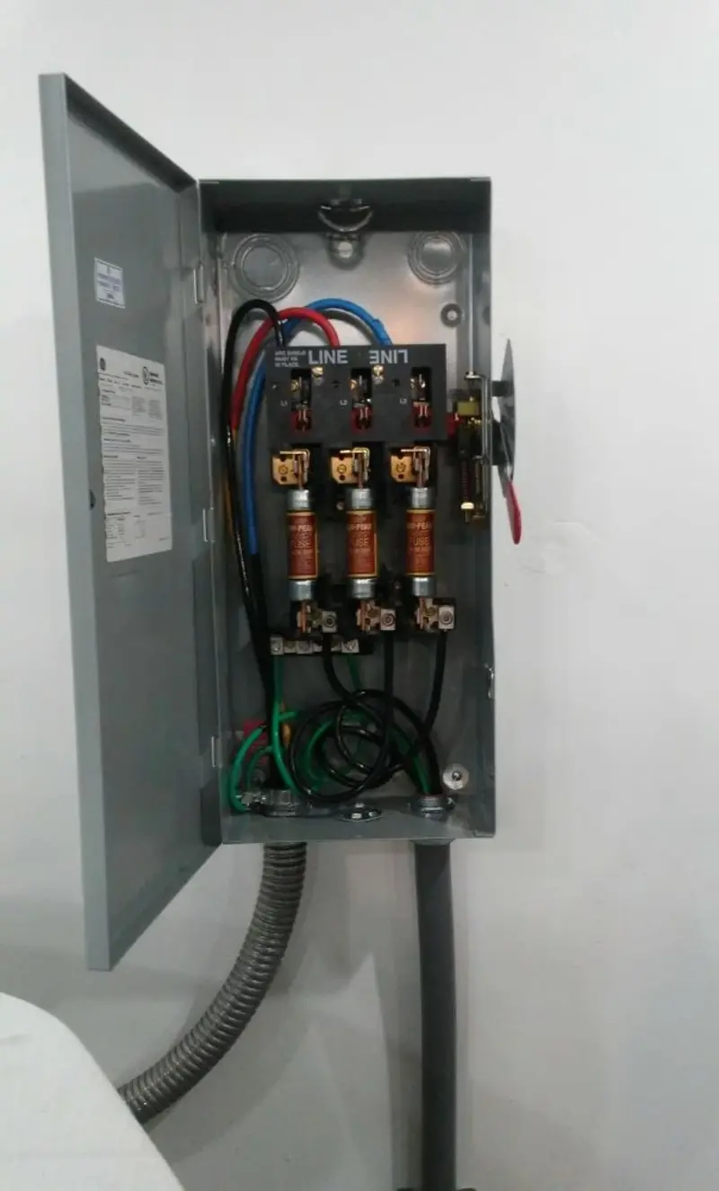 Three-phase disconnect switch installed for Smoke Detector Installation in Valley City
